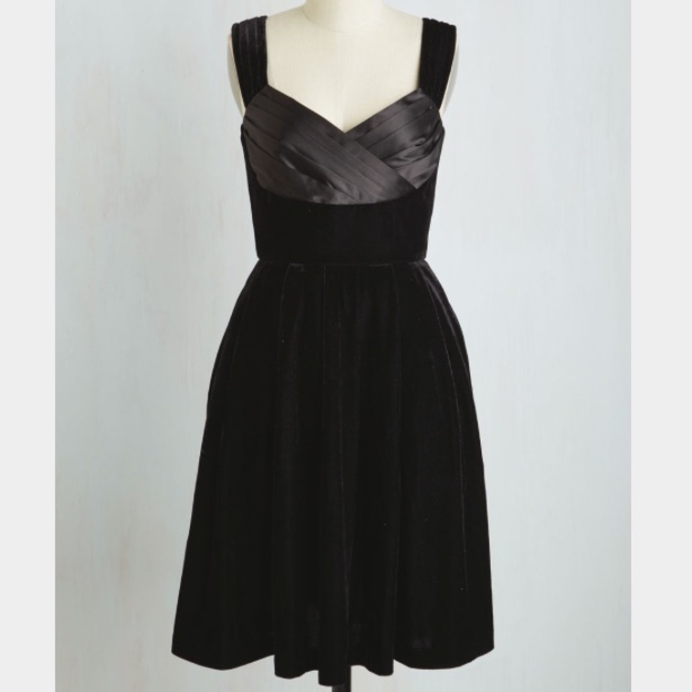 ModCloth Black Velvet Dress L NWOT
